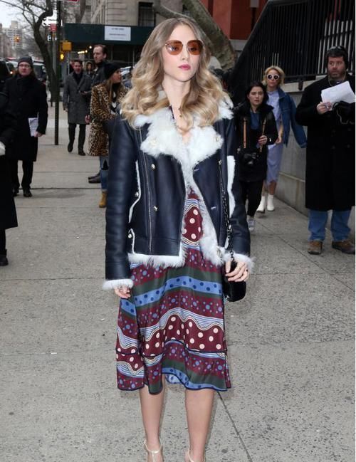 棉袄|大棉袄穿着太老气,一身羊羔绒保暖又时髦,让你气质大提升