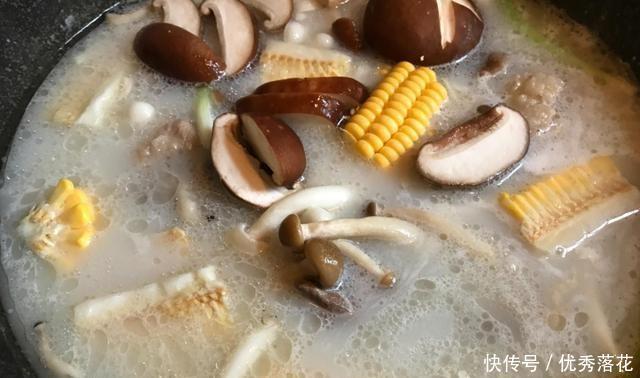 喝汤|秋季进补多喝汤,蘑菇骨汤到一碗,暖胃暖心,太高兴了