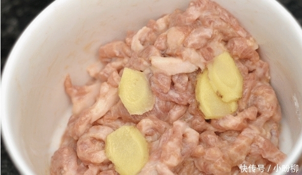 生抽|腌肉时,别只放盐!厨师长:多加“2种料”肉质嫩滑还入味