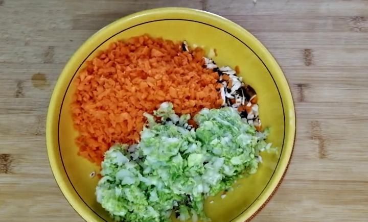 晶莹|包子最简单的做法,不揉面醒面,包子皮薄馅多,晶莹又剔透