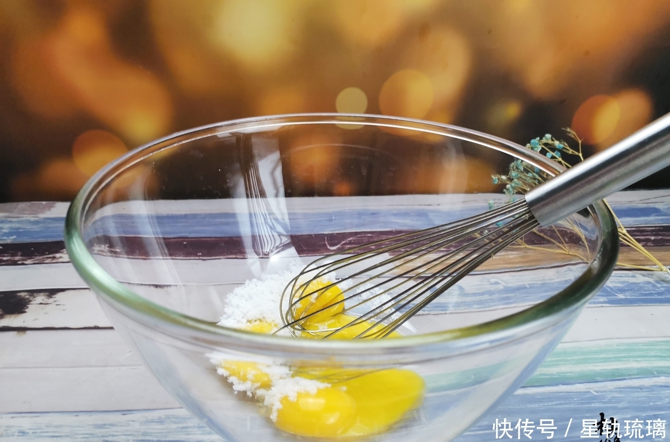 抹茶|质地如丝般柔软的中空戚风蛋糕,2种神秘食材加入,有爱才好吃