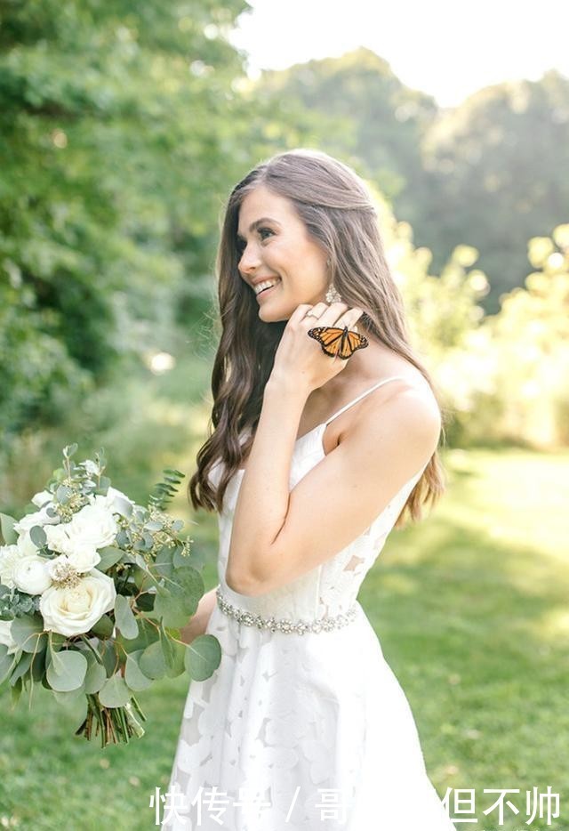 飞入|比PS还神奇：飞入婚礼的不速之客，一只蝴蝶绕着新人翩翩起舞