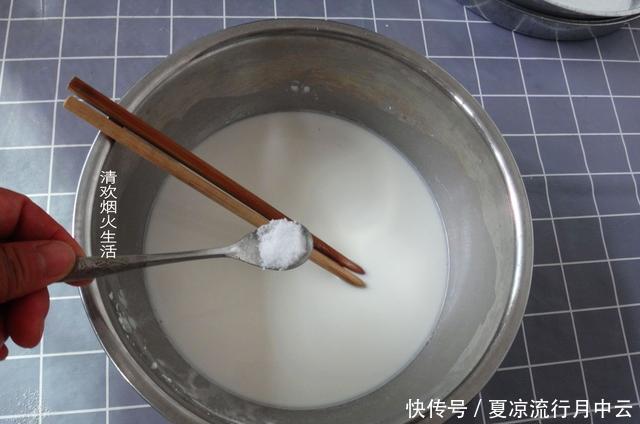 凉皮|凉皮最简单的做法,不揉面,不洗面,口感筋道有嚼劲,一碗吃不够