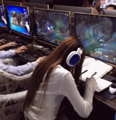  搞笑|搞笑GIF：用闺女钓小龙虾？确定是亲生的吗？