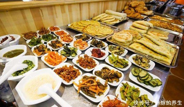 吃自助餐的时|吃自助餐时,若想吃回本,内行人都不拿这四种食物