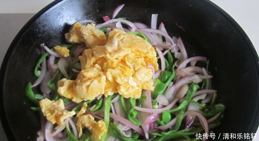 通畅|炒洋葱时加“一物”,百吃不腻,美味下饭,软化血管,血管通畅了