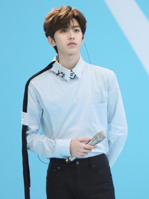  泪目|百分九闪现《跑男》，谁注意到蔡徐坤的反应李晨5字令粉丝泪目