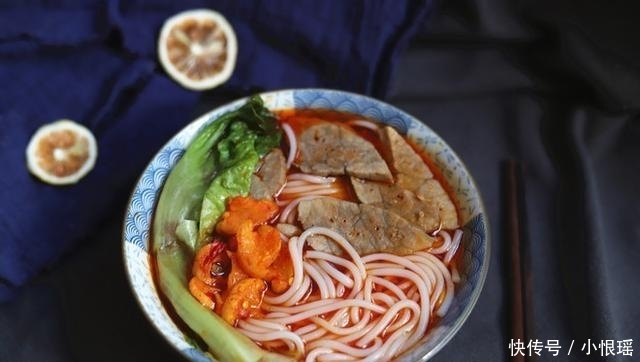 酸辣|你还在外面小摊上买米粉吃吗?教你一招,自己在家做,酸辣开胃