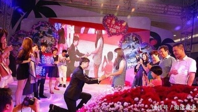  游戏|2年网恋，两人聊完天女孩忘关摄像头，男友看后，直接奔现求婚