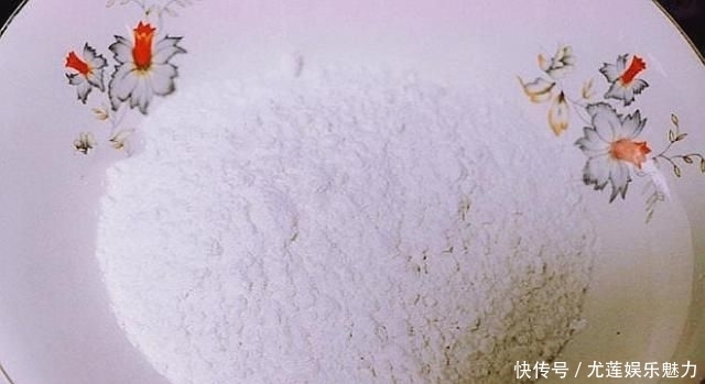 饺子|不要总是用面粉蒸面包。加一把韭菜和两个鸡蛋,比饺子好吃