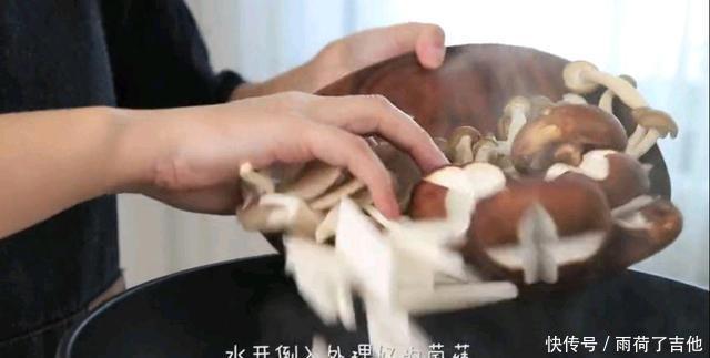 上加鲜|秋天煲它最养人,做法简单味道鲜上加鲜,菌菇煲!