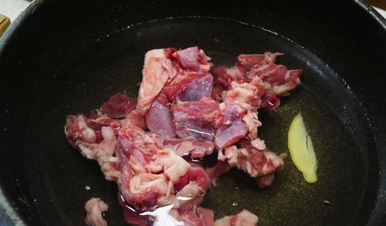 香味|一道香味浓郁肉质细嫩的酱香鸡,吃一口就停不下来,味道超赞哟