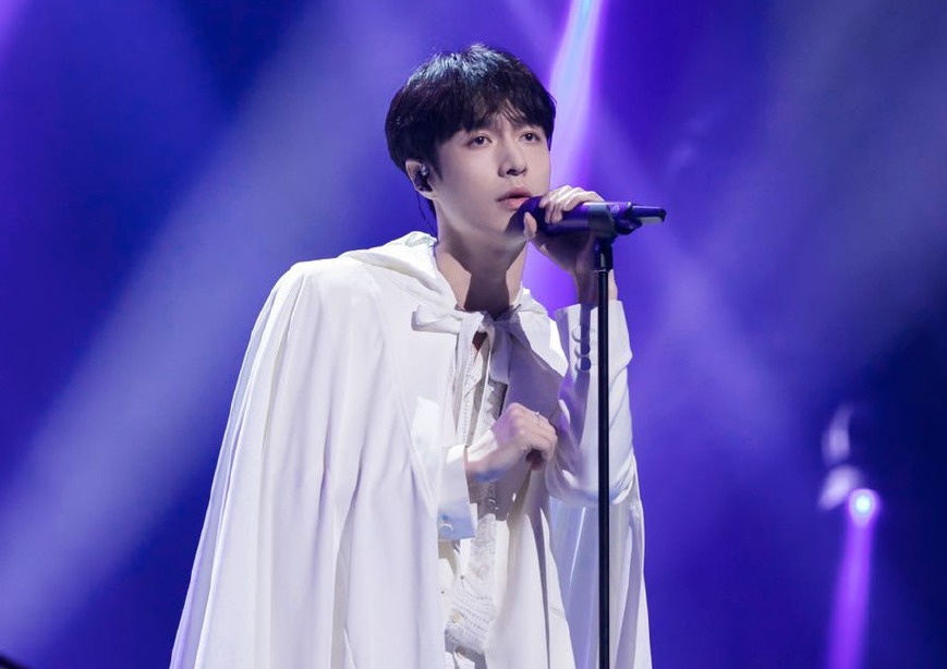  复古|《我是唱作人》预告，张艺兴复古造型抢眼，打“小抄”从小就会