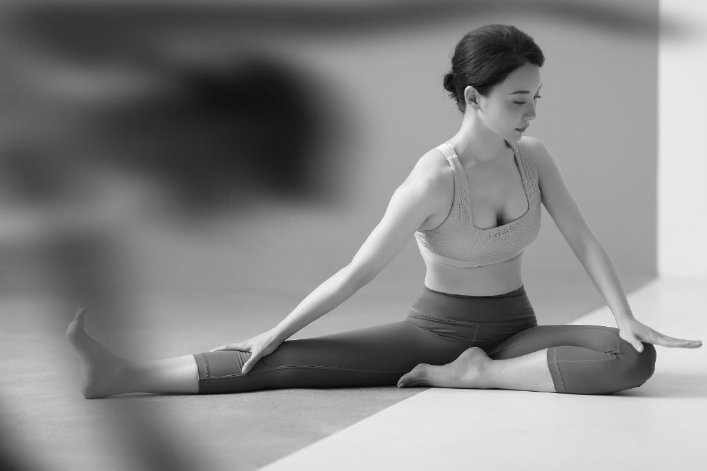  拿到|陈数不愧是拿到瑜伽教练员证书的人，43岁穿撞色裙，优雅极了