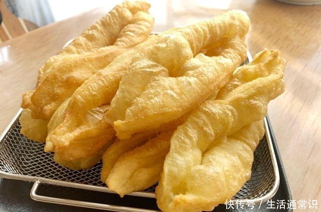 炸油条|油条又干又硬不起泡炸油条师傅分享的配方和要点，各个酥脆鼓泡