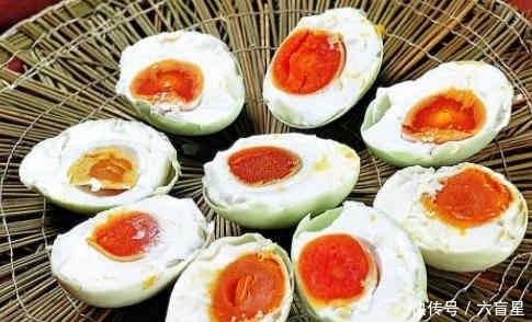 所需|咸鸭蛋它富含脂肪、蛋白质以及人体所需的各种氨基酸,怎么吃才好