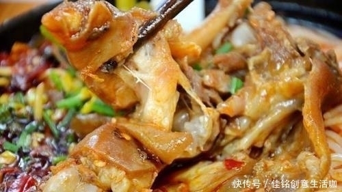 加上|它是猪蹄腥味的“克星”,不管猪蹄怎么做,加上一把,肉嫩无腥味