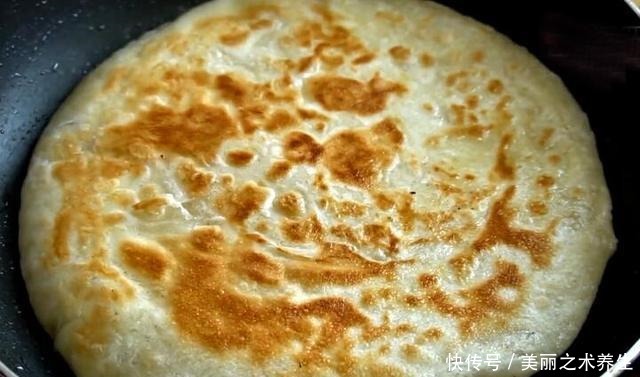 宅在家里跟|烙饼柔软多层有诀窍,牢记这3步,保证个个香软多层,好吃又筋道