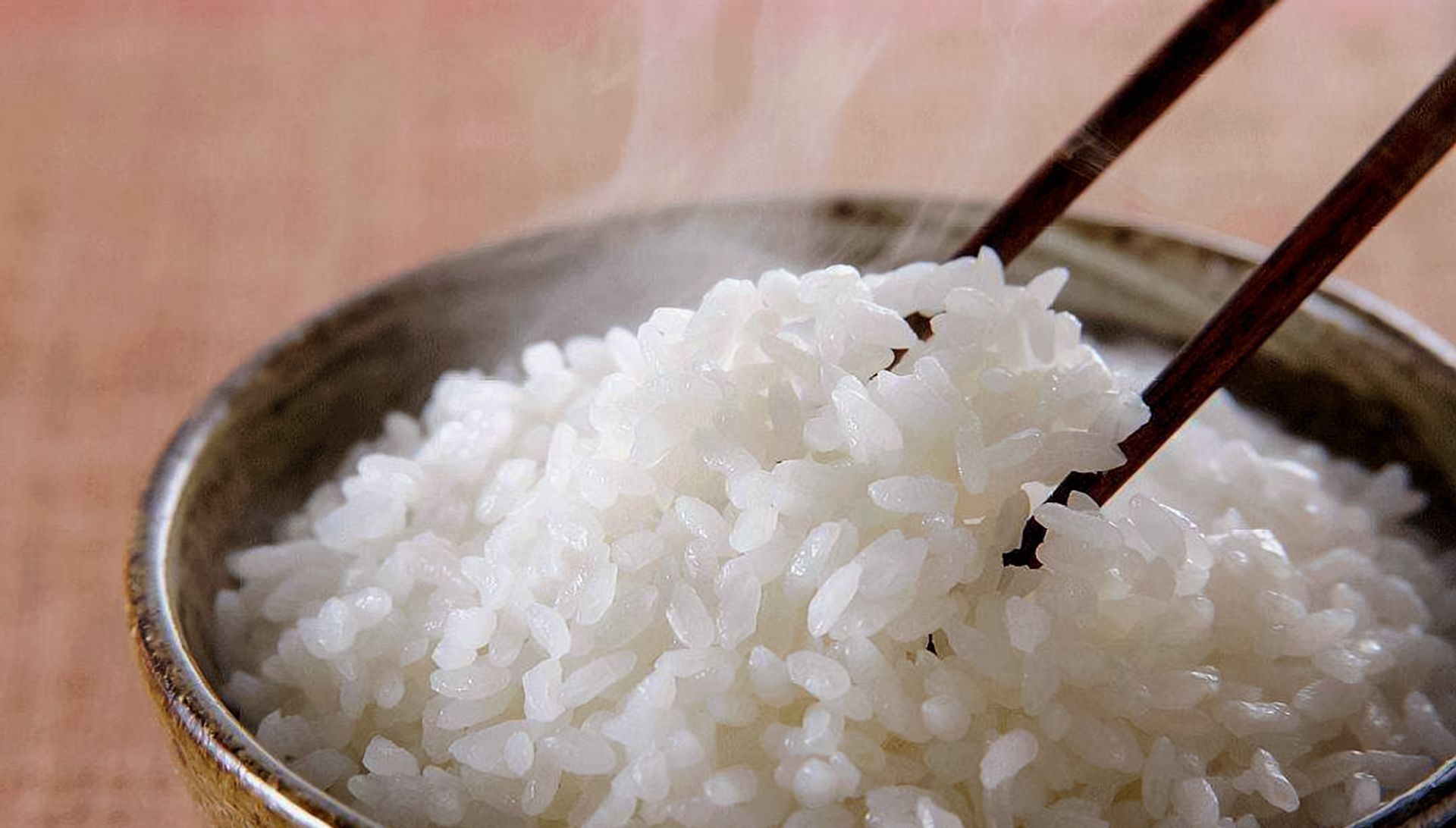  记住|煮米饭万万不可直接加水下锅，记住这3个诀窍，米饭粒粒喷香好吃