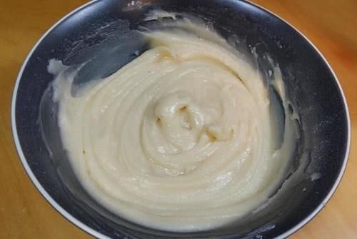  好吃|花生米里加上3个鸡蛋，没想到这么好吃，不用炸也不用煮！