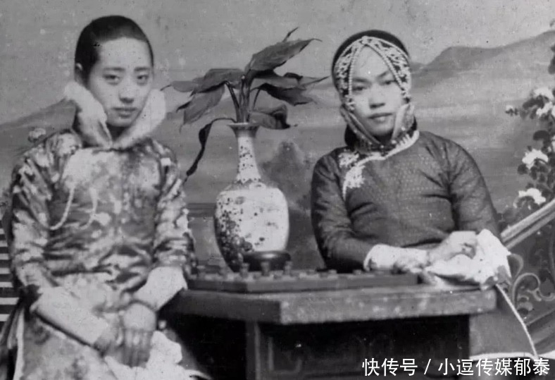 真实|稀有古代青 楼女子真实照片,略带“羞涩”眉目含情,姿容不凡!