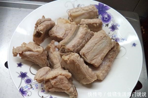 小编|这样做出来的莲藕排骨汤,味道鲜,连喝几碗都不过瘾