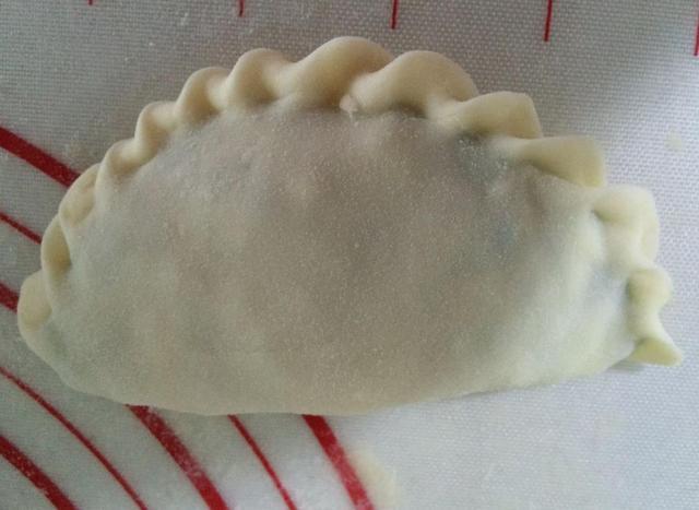 关键|做韭菜盒子,和面方法是关键,这样做,饼皮特别柔软,凉了也不硬