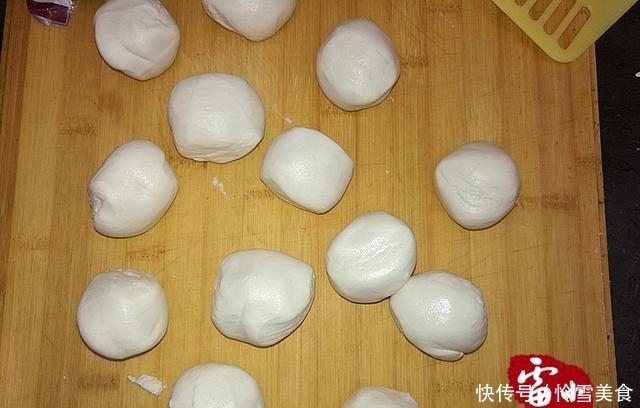 好吃|这糯米粑粑比北方的豆包好吃百倍,做法很简单,只要蒸一蒸!