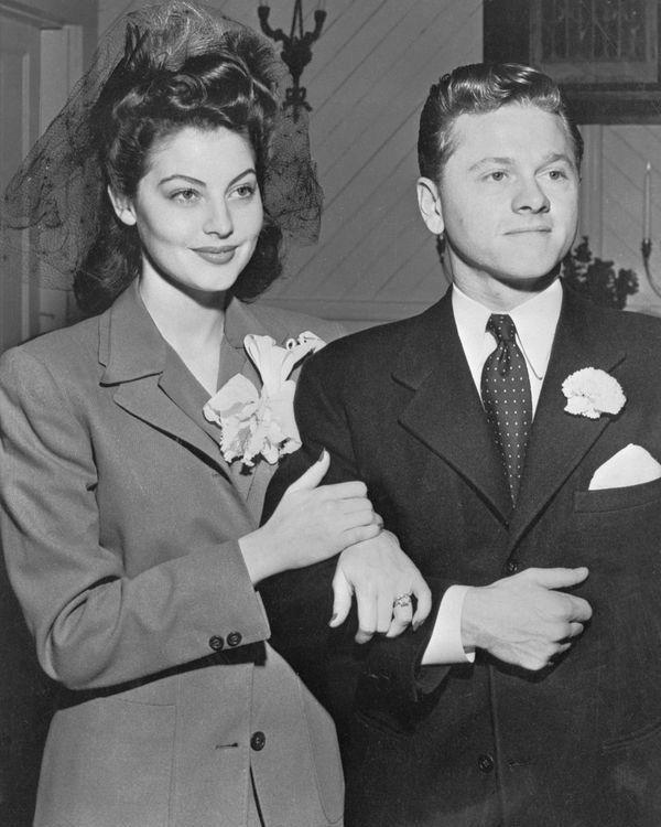 婚纱|百年婚纱秘史原来以前的新娘还不止会穿白婚纱