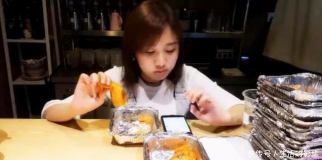 鸡翅|密子君狂吃30个鸡翅包饭,当镜头远离食物后,网友当我傻子啊!
