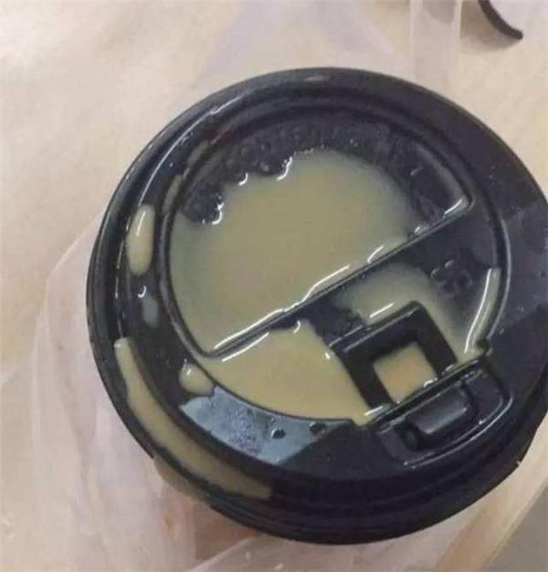 看完|为什么我点的炸鸡外卖,可乐包装上有一个“针眼”看完才明白