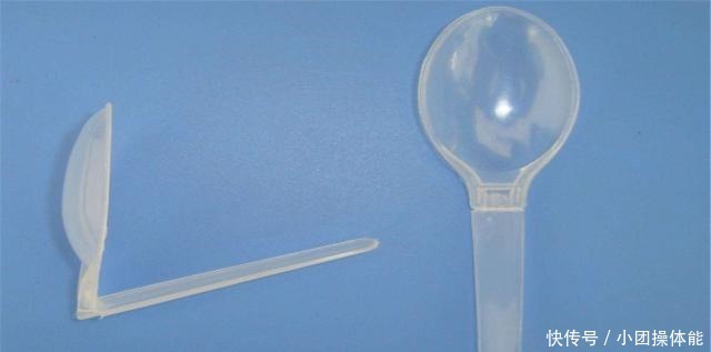 饮料|4种“坑人”的零食包装,这也太难打开了,设计师我想和你聊聊!