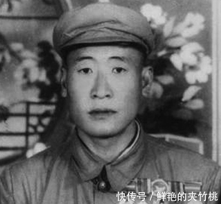 茶几|这位战斗英雄去主席家做客,因为太紧张,一脚把茶几踢翻了