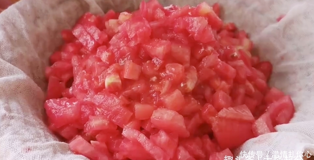 做法|吃了30年西红柿,最近学会一种做法,不炒不凉拌,一次做6个真香