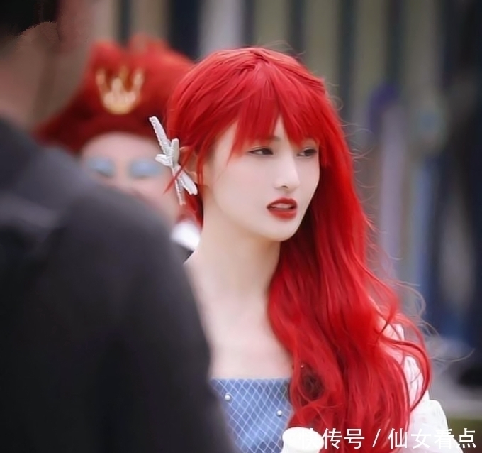 浮夸|郑爽新造型太浮夸,尬到眼睛都疼,她还能撑起《花千骨》吗?