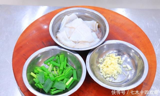 盐水|海边人做鱿鱼有一套,盐水生滚鲜鱿鱼,出锅鲜香弹脆,太好吃了