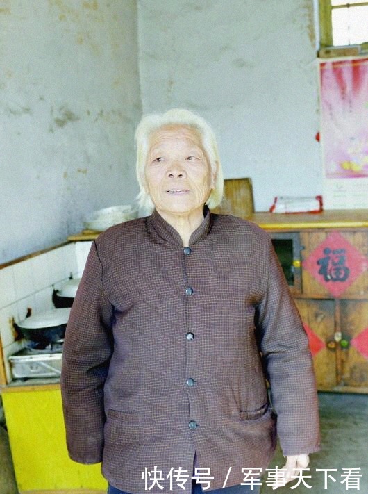 战后|志愿军担架员火线“提拔”立特等功，彭总亲授奖章，战后回乡务农