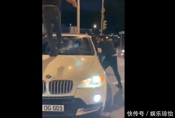 两国|阿塞拜疆在莫斯科动手了!汽车掀翻多人受伤,俄内卫部队果断出手