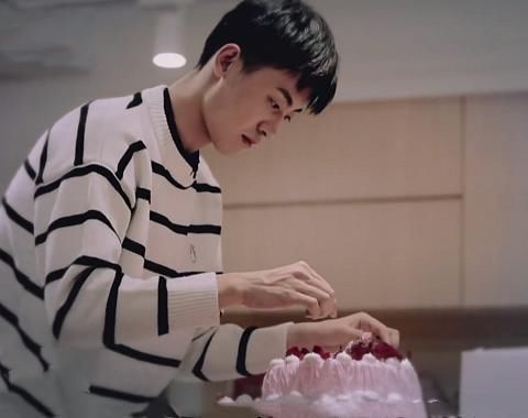  一年级|一年级虞书欣过生日时，还记得赵志伟咋做的吗堪称教科书级别