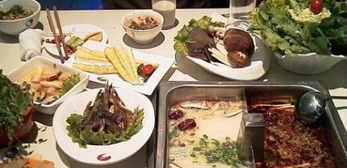 玩吧|海底捞再现“奇葩吃法”，服务员都烦，网友自己叫外卖在家玩吧