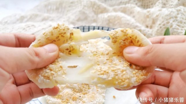 酥脆|糯米粉最好吃的做法,开水一烫一搅,香甜酥脆,出锅孩子吃美了