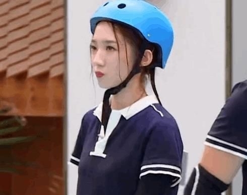  特别|孟美岐赢游戏，扭头对郭麒麟撒娇，谁注意大林子反应？镜头还在呢