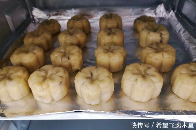  广式|自制广式月饼，不用转化糖浆和碱水，香酥可口，比外面卖的还好吃