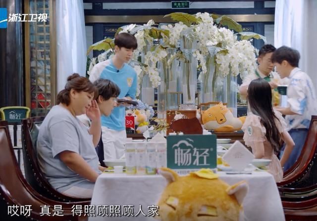 引热议|友情不是装的周深说自己最爱吃水煮肉片,贾玲第一反应引热议