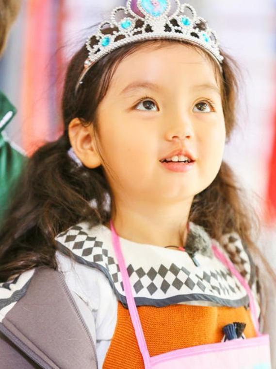 长成|那个曾经年入百万的阿拉蕾,为了弟弟不停赚钱,如今长成这副模样