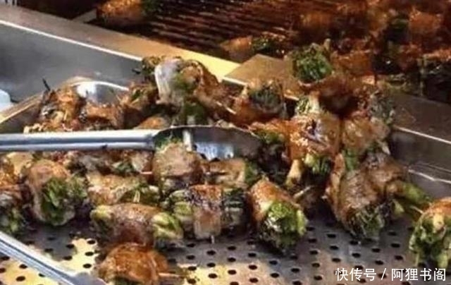 火爆|东北媳妇路边卖“它”,2元1个,生意火爆,每天至少能卖1000个!