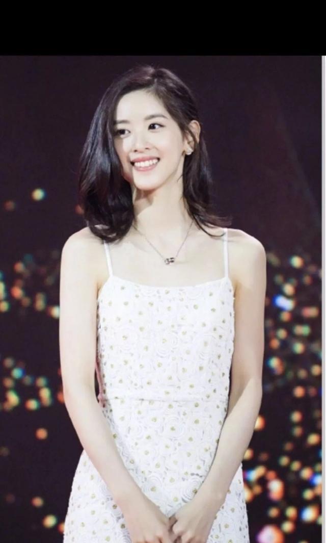 底色|碎花裙怎么挑不俗气