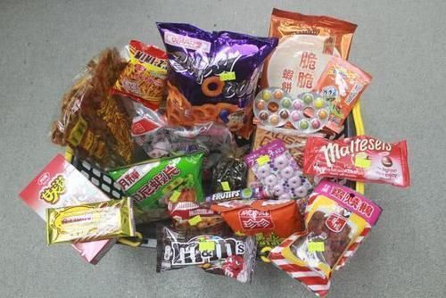 辣条|只卖“1角钱”的5种零食,赌100袋辣条,全吃过的孩子都上学了吧