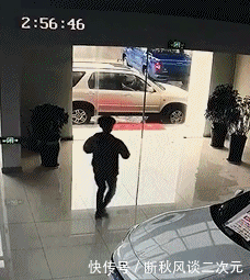 个性|妹子,头上的帽子还真是个性呢,还是换了吧,瞅着有点尴尬啊