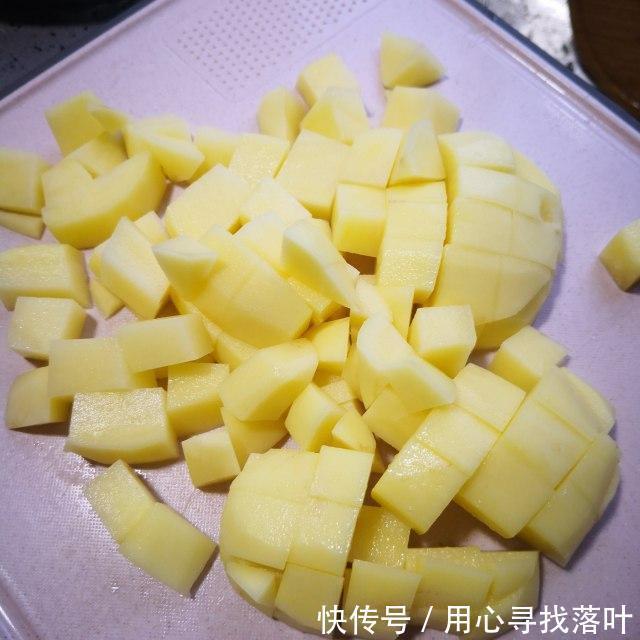入味|西红柿炖牛腩,软烂入味,十分下饭